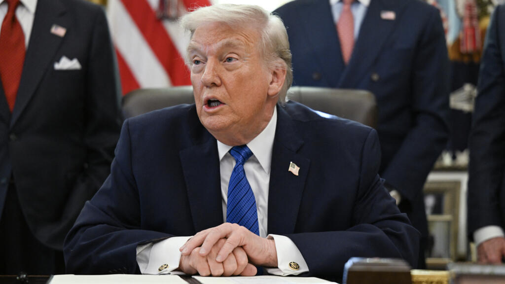 Read more about the article Trump Pushes Iran Nuclear Deal as Tehran Warns Any US Attack Could Spark Regional War