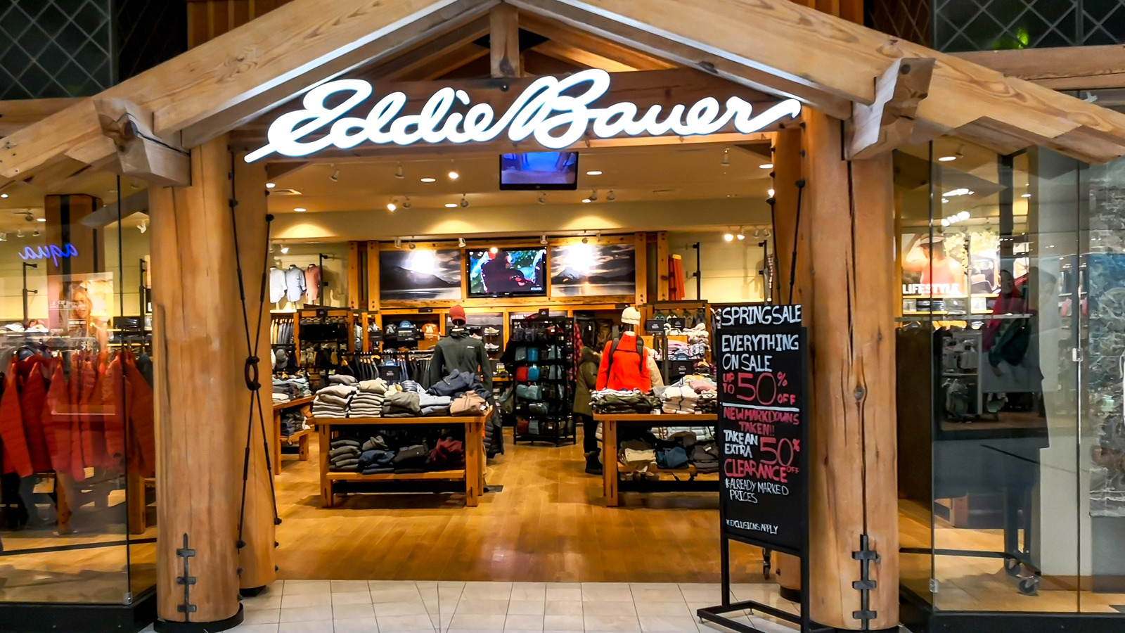 Read more about the article Eddie Bauer to Shut All North American Stores, Marking a Stunning Retail Collapse