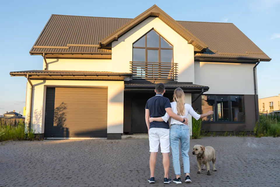 U.S. Mortgage Rates Fall Below 6% for First Time in Four Years, Sparking Buyer Hope