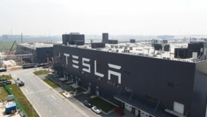 Read more about the article Tesla Pays Zero Federal Income Tax on $5.7 Billion Profit, Sparking National Tax Debate