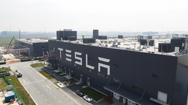Tesla Pays Zero Federal Income Tax on $5.7 Billion Profit, Sparking National Tax Debate