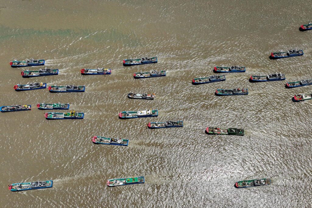China Deploys Thousands of Fishing Boats Near Japan, Raising Security Concerns in East China Sea