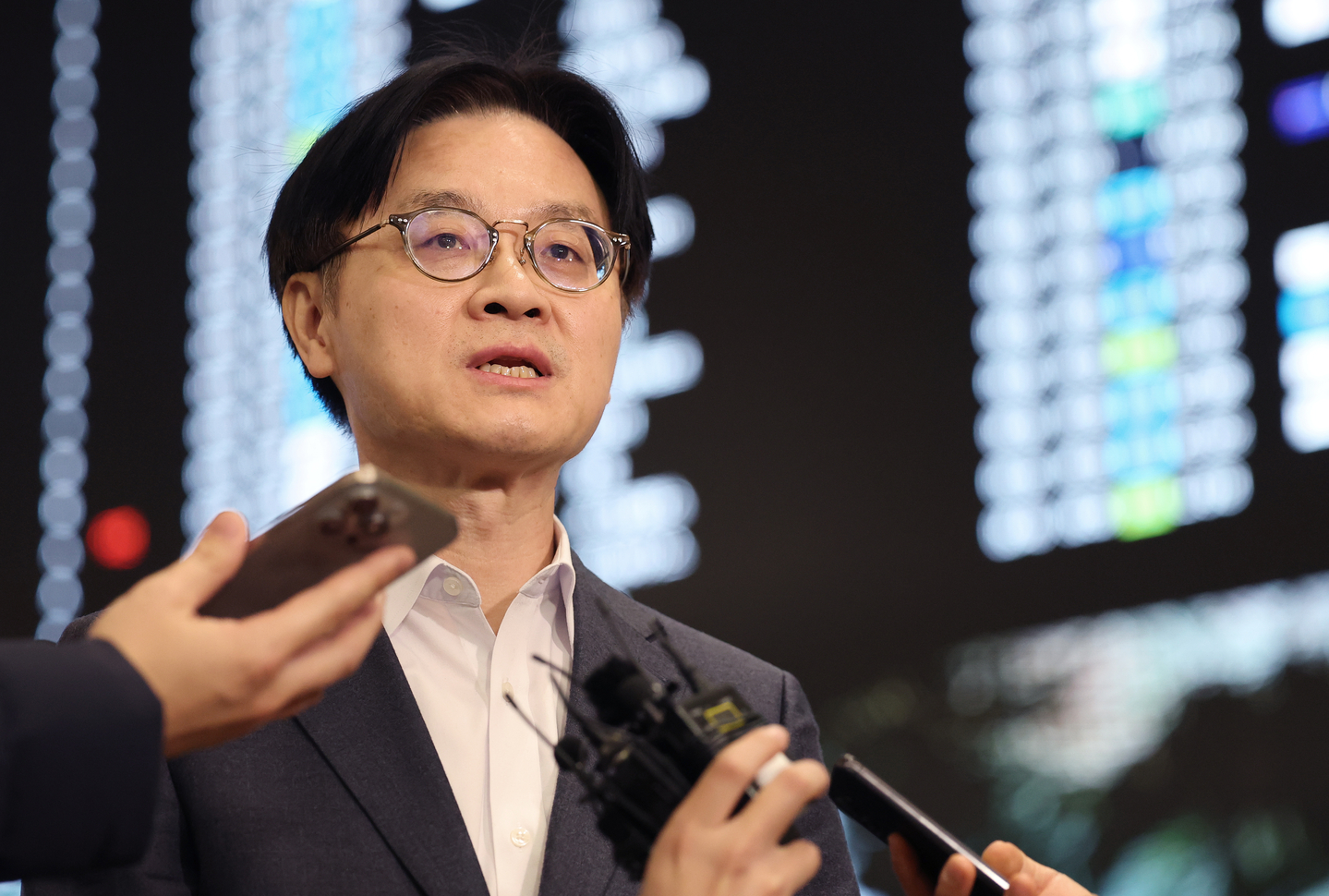 Read more about the article Trump Raises Tariffs on South Korea, Triggering Global Trade Fears and Market Uncertainty in 2026