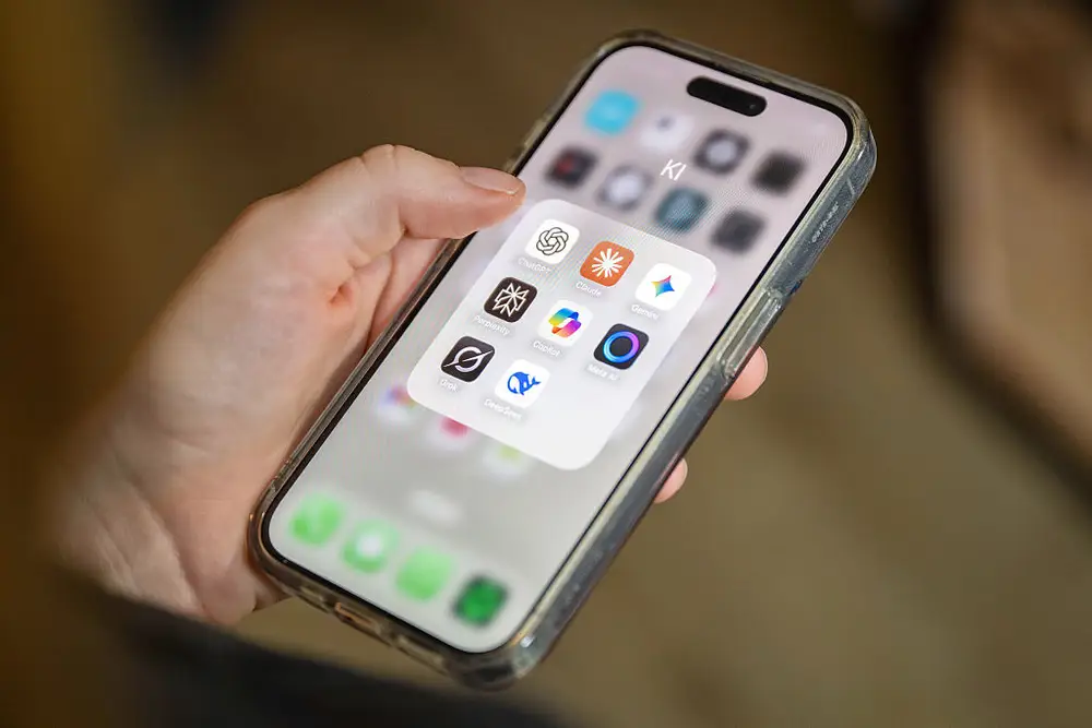 Claude Overtakes ChatGPT to Become #1 App as Pentagon Controversy Sparks User Backlash