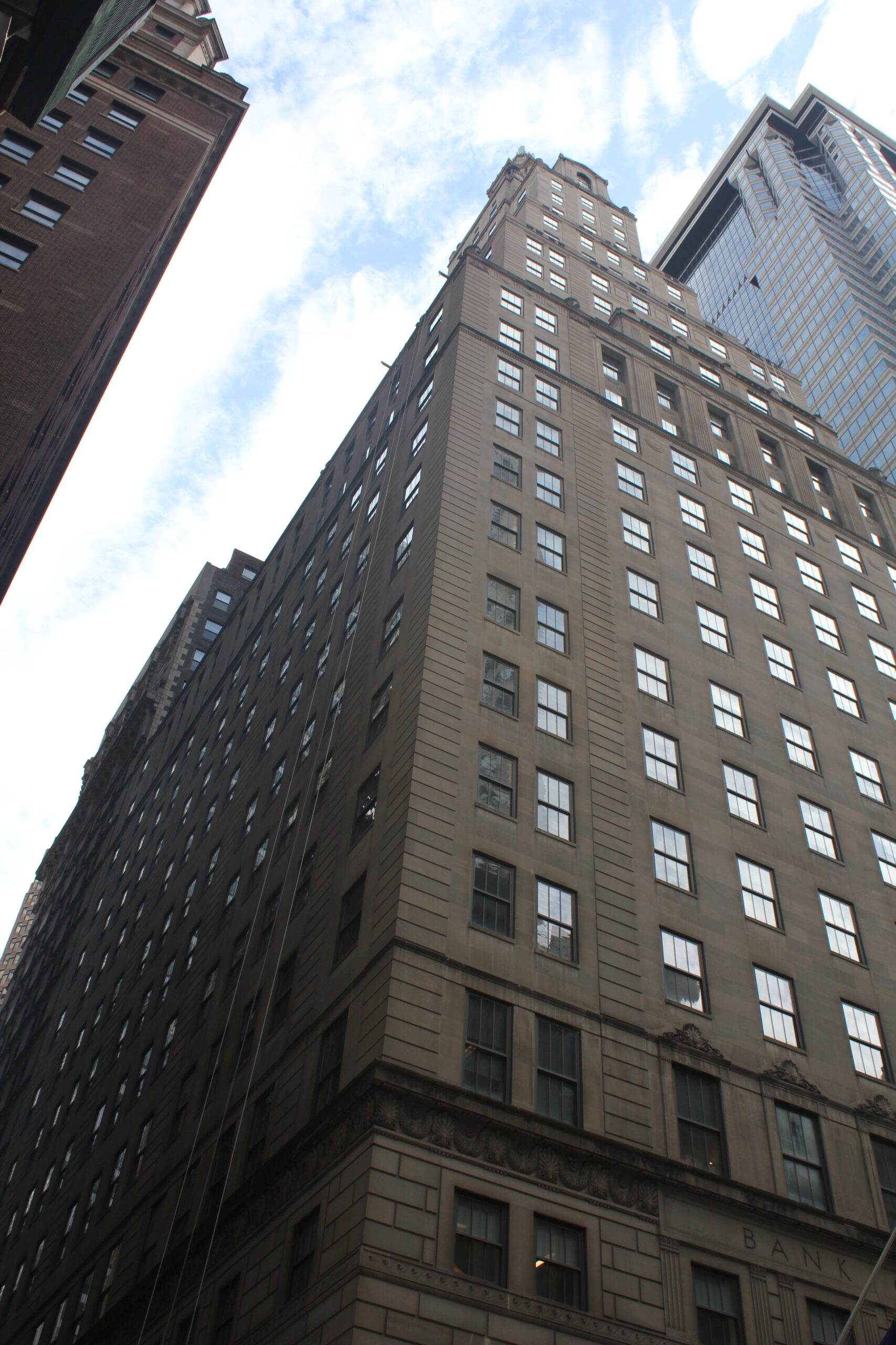 You are currently viewing Banking Sector Under Pressure: How Higher Rates and Regulation Are Reshaping US Financial Stability