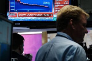 Read more about the article US Stock Market Today: Dow and Nasdaq Swing as Treasury Yields Hit New Highs and Investors Turn Cautious