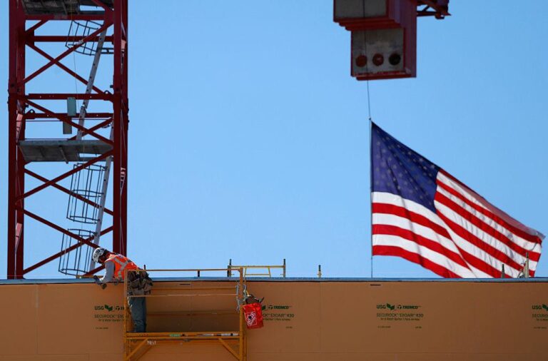 US Economy Update Today: Growth Holds Strong but Fed Signals Caution on Future Policy Moves