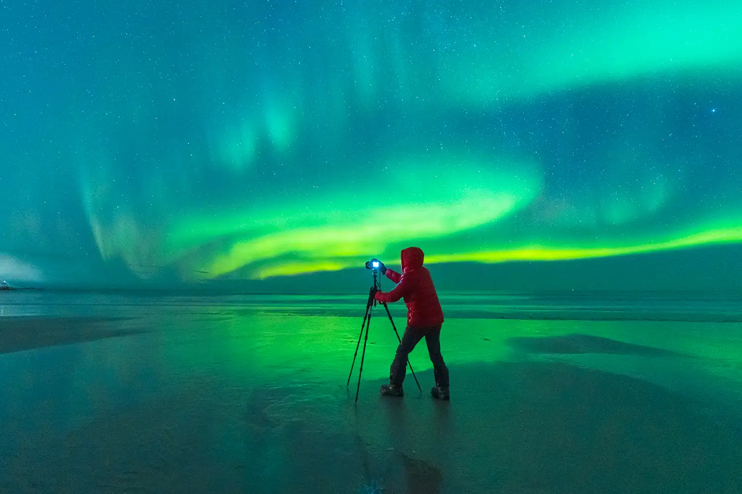 You are currently viewing Northern Lights Alert: Powerful Solar Storm Could Light Up Skies Across 10 U.S. States Tonight