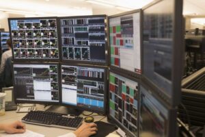 Read more about the article How to Protect Your Money During Market Crashes: Proven Strategies Used by Top US Investors