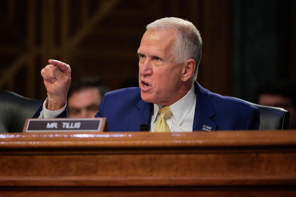 You are currently viewing Senator Tillis Halts Senate Business After Kristi Noem’s Controversial ICE Remarks Ignite National Political Firestorm