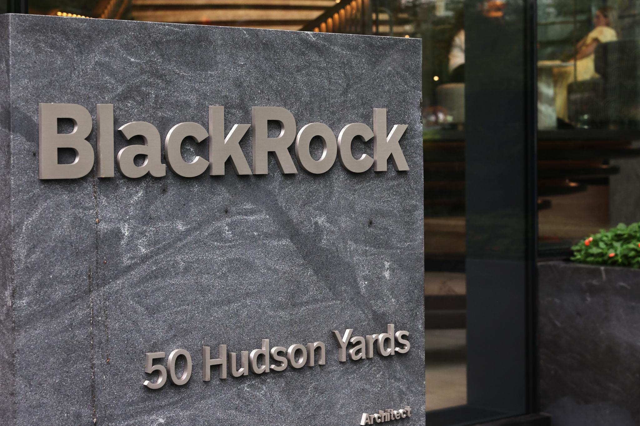 You are currently viewing BlackRock Caps Withdrawals From $26B Fund as Investor Panic Raises New Fears Across U.S. Markets