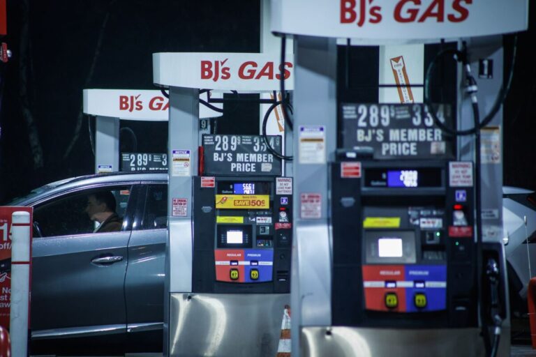 Gas Prices Spike Across the US—Will Inflation Surge Again and Force the Fed to Delay Rate Cuts?