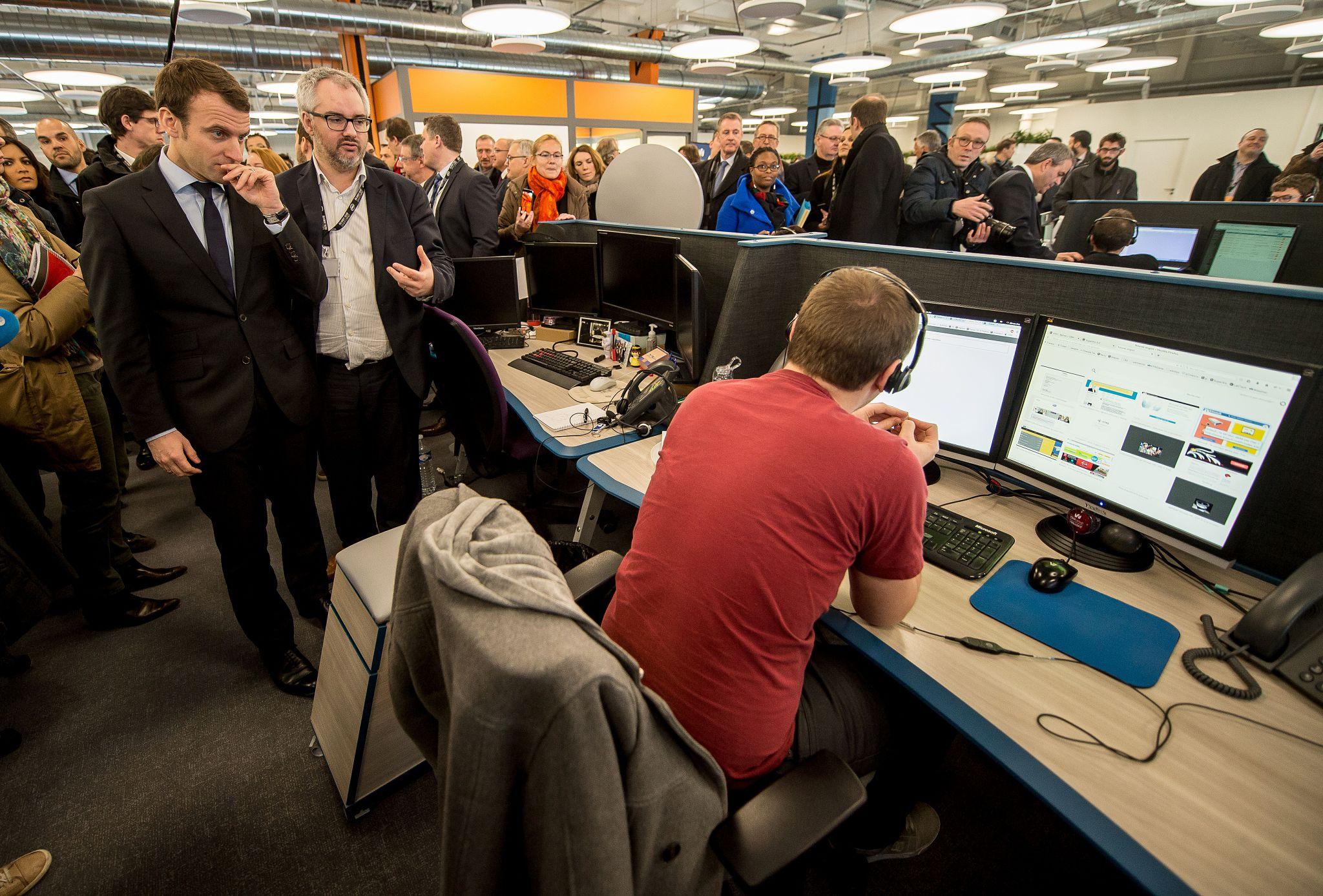 You are currently viewing France Abandons Windows for Linux in Bold Move to Cut Costs and Regain Digital Control