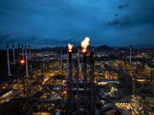 Read more about the article Dow, Nasdaq, S&P 500 Analysis: What Smart Investors Are Watching Amid AI Disruption and Rising Oil Prices