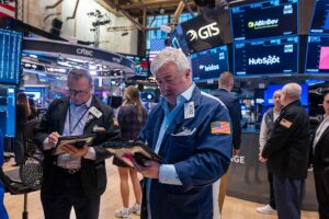 Read more about the article US Stock Market Outlook 2026: AI, War Risks, and Inflation Fears Create the Most Unpredictable Market in Years