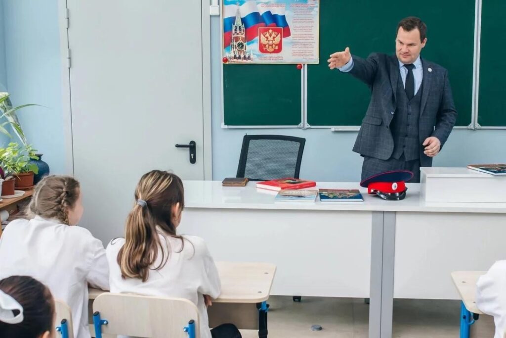 Russian Schools Warn Students About Treason and VPN Use