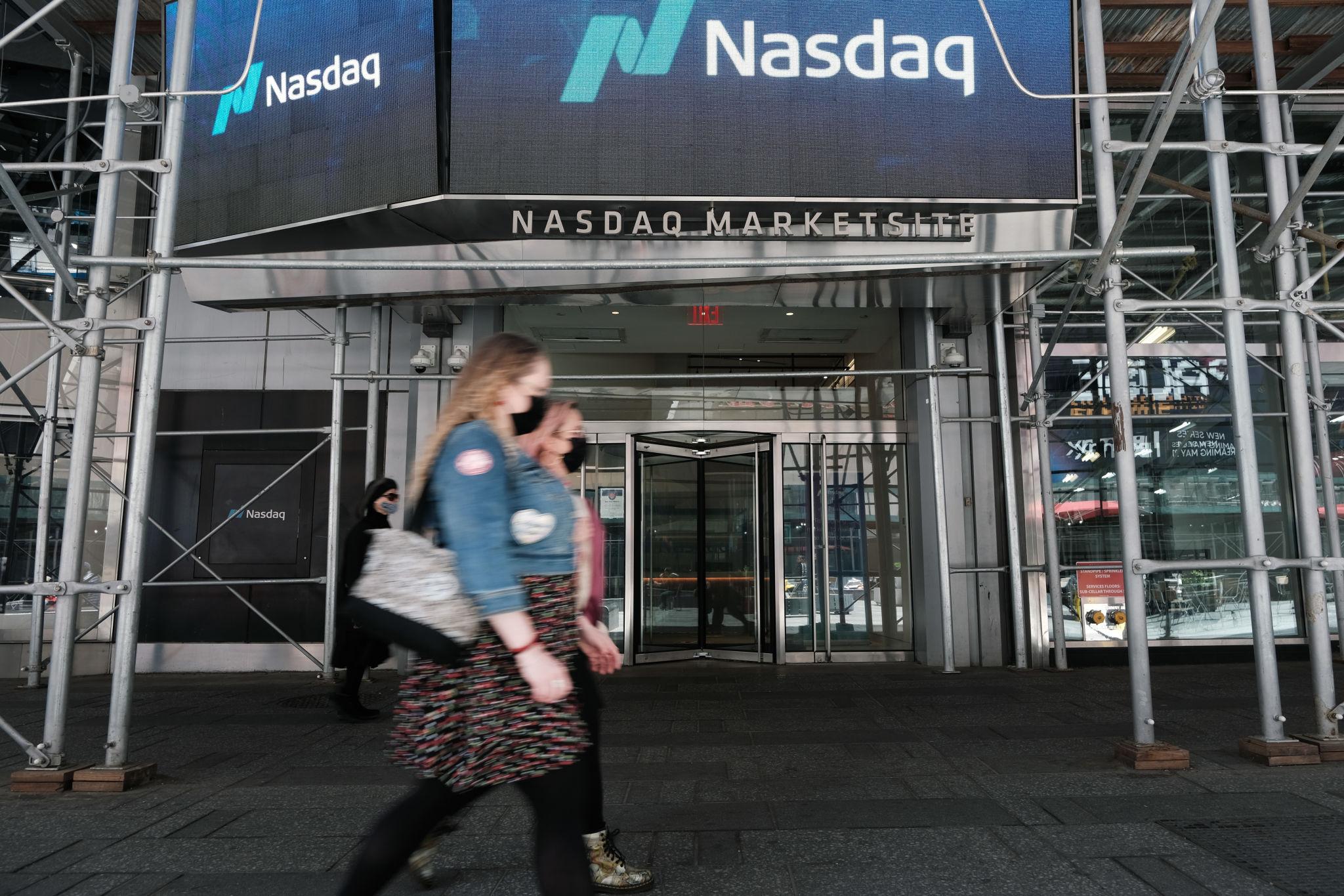 You are currently viewing Stock Market 2026: Why Smart Investors Are Rotating Out of Big Tech Into Hidden Winners