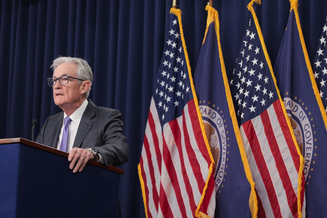 You are currently viewing Interest Rate Crossroads: What Powell’s Latest Warning Means for Mortgages, Stocks, and US Consumers