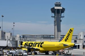Read more about the article Trump Weighs Airline Rescue as Trade Tensions Rise — What It Means for US Aviation and Global Markets