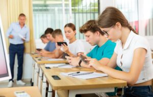 Read more about the article Czech Schools Phone Ban Set for 2027 as Europe Expands Screen-Time Restrictions