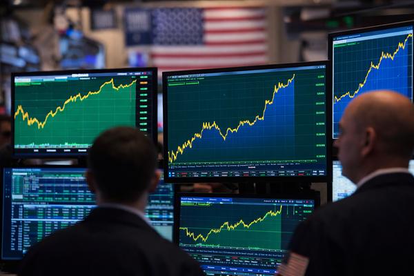 You are currently viewing S&P 500 Nears New Highs While Global Risks Rise: Is the Rally Built to Last?