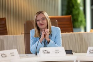 Read more about the article Giorgia Meloni Trump G7 Photo Claim Sparks Diplomatic Tension After Summit Remarks