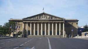 Read more about the article France Bans Social Media for Under-15s as New Law Targets Child Online Safety