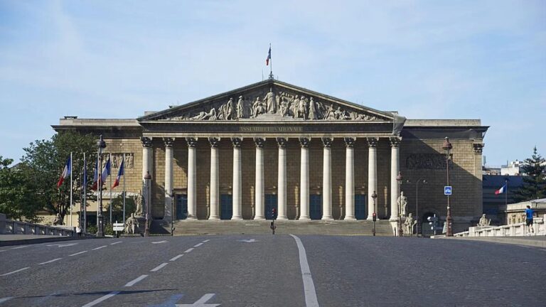 France Bans Social Media for Under-15s as New Law Targets Child Online Safety