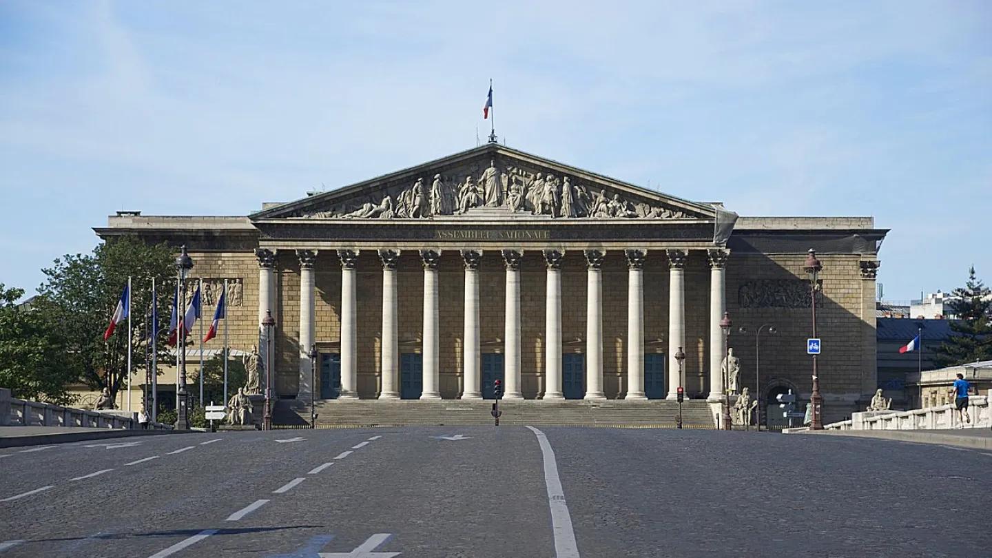 You are currently viewing France Bans Social Media for Under-15s as New Law Targets Child Online Safety