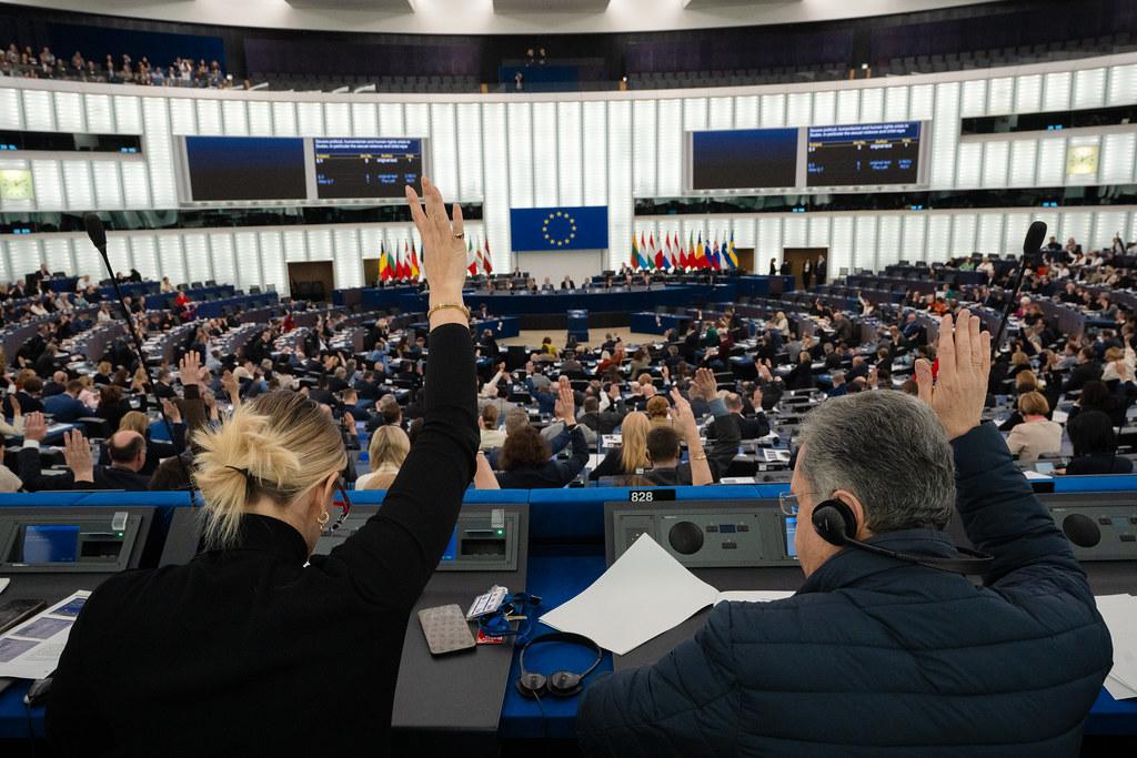 You are currently viewing EU Parliament Chat Control Vote Signals a Major Privacy Win—but the Debate Is Far From Over