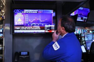 Read more about the article Fed Rate-Cut or Rate-Hike Debate Returns: What Weak U.S. Retail Sales and Sticky Inflation Mean for September