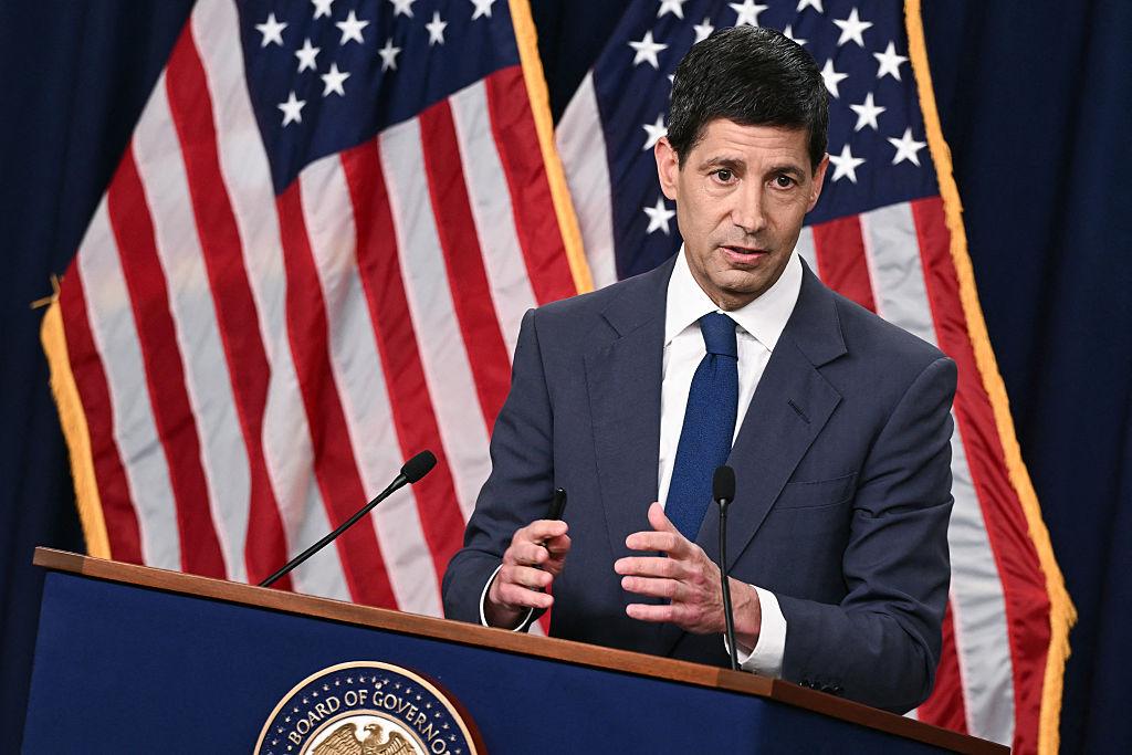 You are currently viewing Kevin Warsh Warns on Inflation: What Comes Next for the U.S. Economy