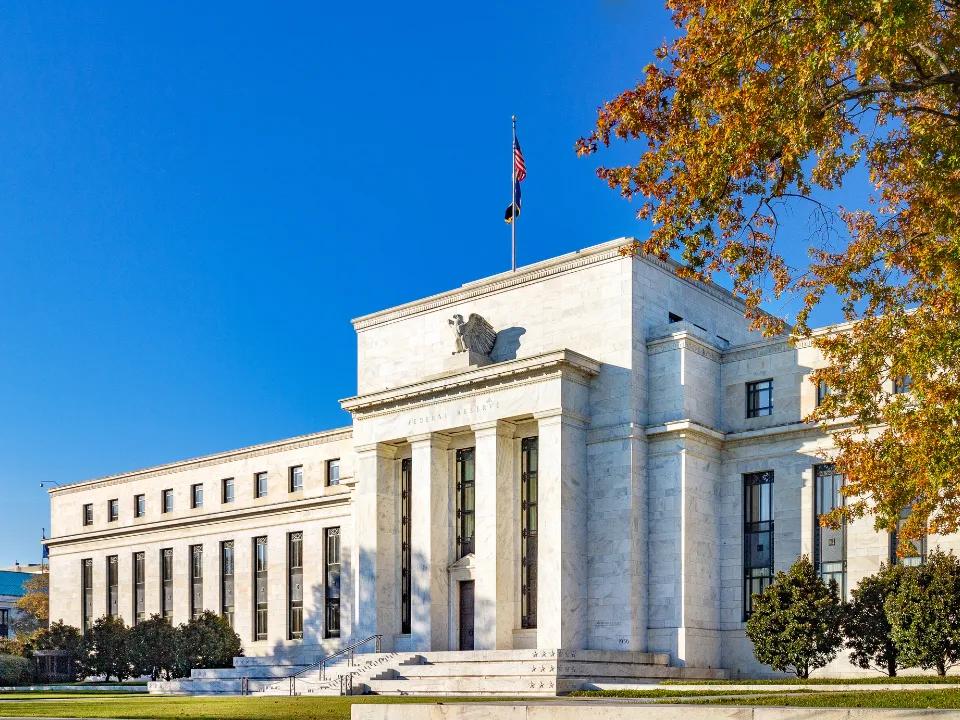 You are currently viewing Fed Interest Rate Forecast: Could Cooler Inflation and Weak Retail Sales Change the September Decision?
