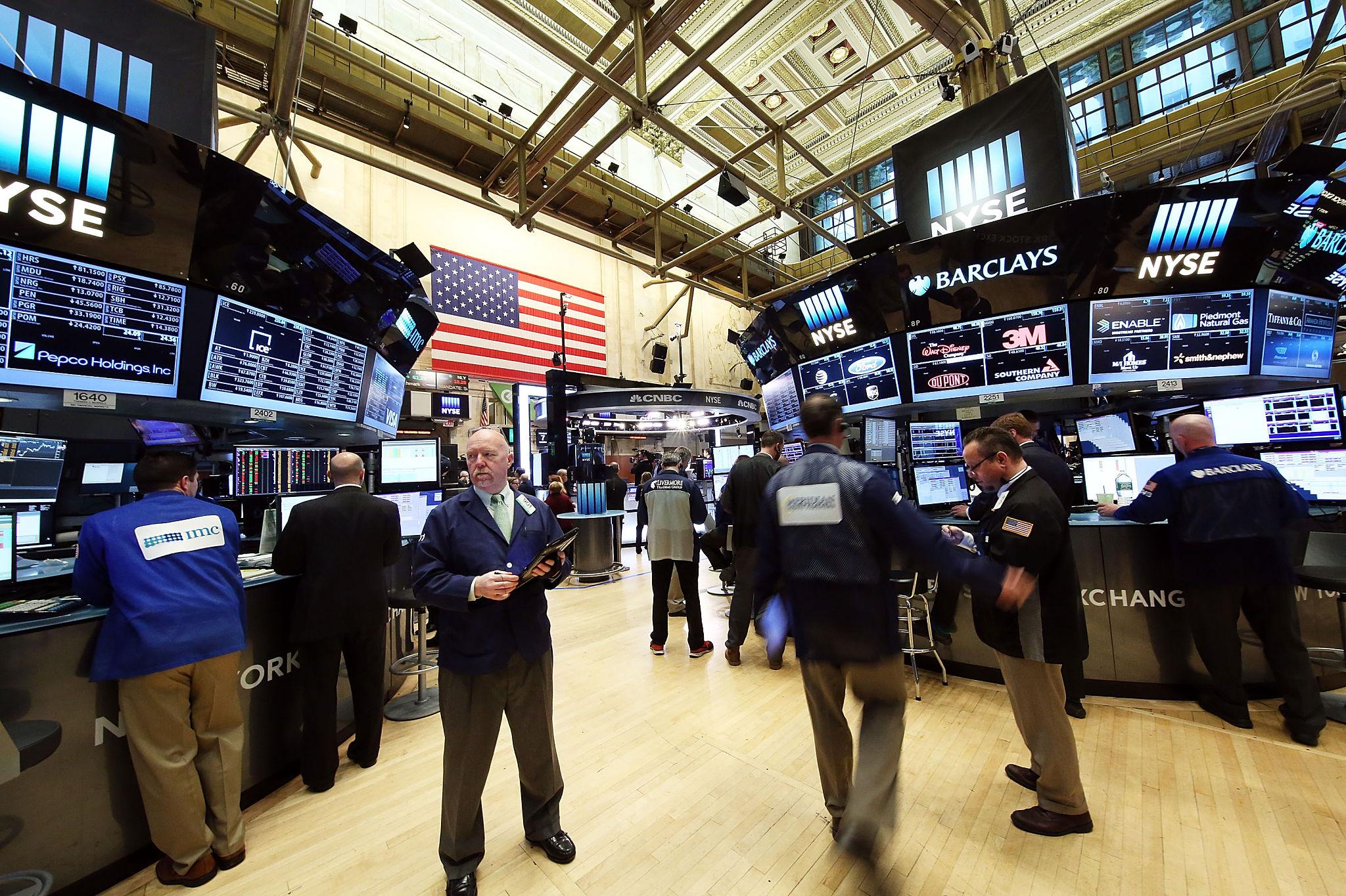 You are currently viewing U.S. Stock Market Today: S&P 500, Nasdaq and Dow Fall as Weak Retail Sales Raise Growth Concerns