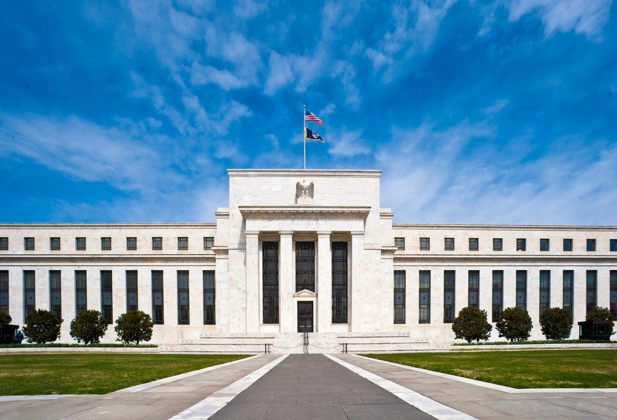 You are currently viewing Fed Rate Decision: Why Sticky Inflation Could Keep U.S. Interest Rates Higher for Longer