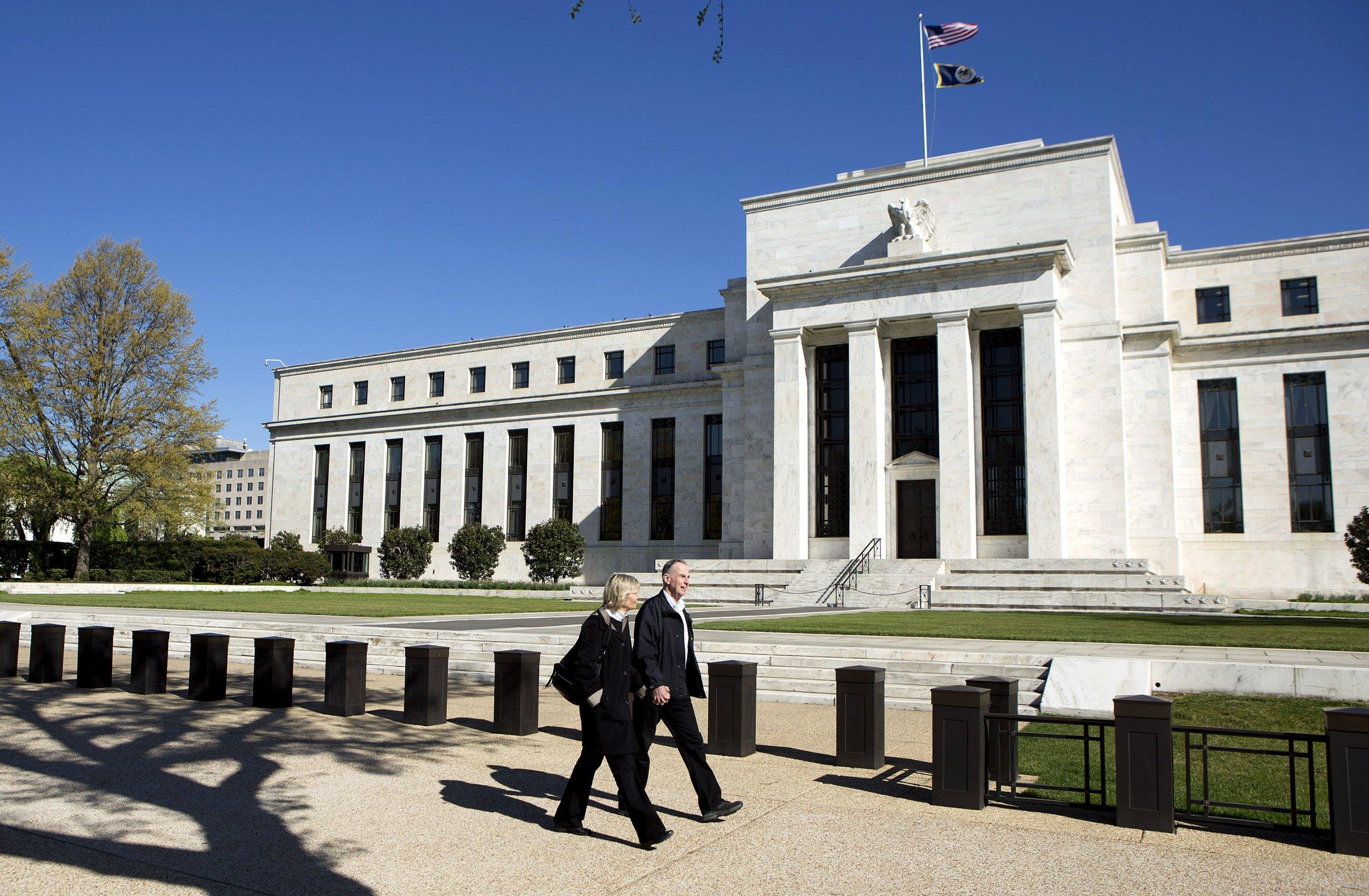 You are currently viewing How Interest Rates Affect Stocks, Bonds, Housing and Your Money