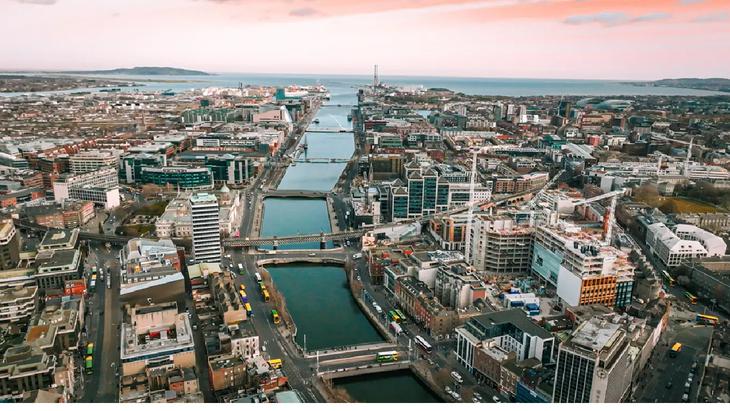 You are currently viewing Ireland Immigration Tops 100,000 for Fifth Straight Year as Population Passes 5.5 Million