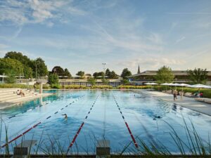 Read more about the article Smart Glasses Ban in Zurich Pools Faces New Push