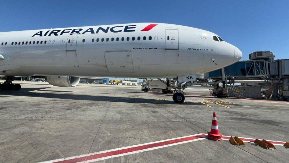 You are currently viewing Air France Bans Pakistani Pilots on Israel Flights: What Happened?